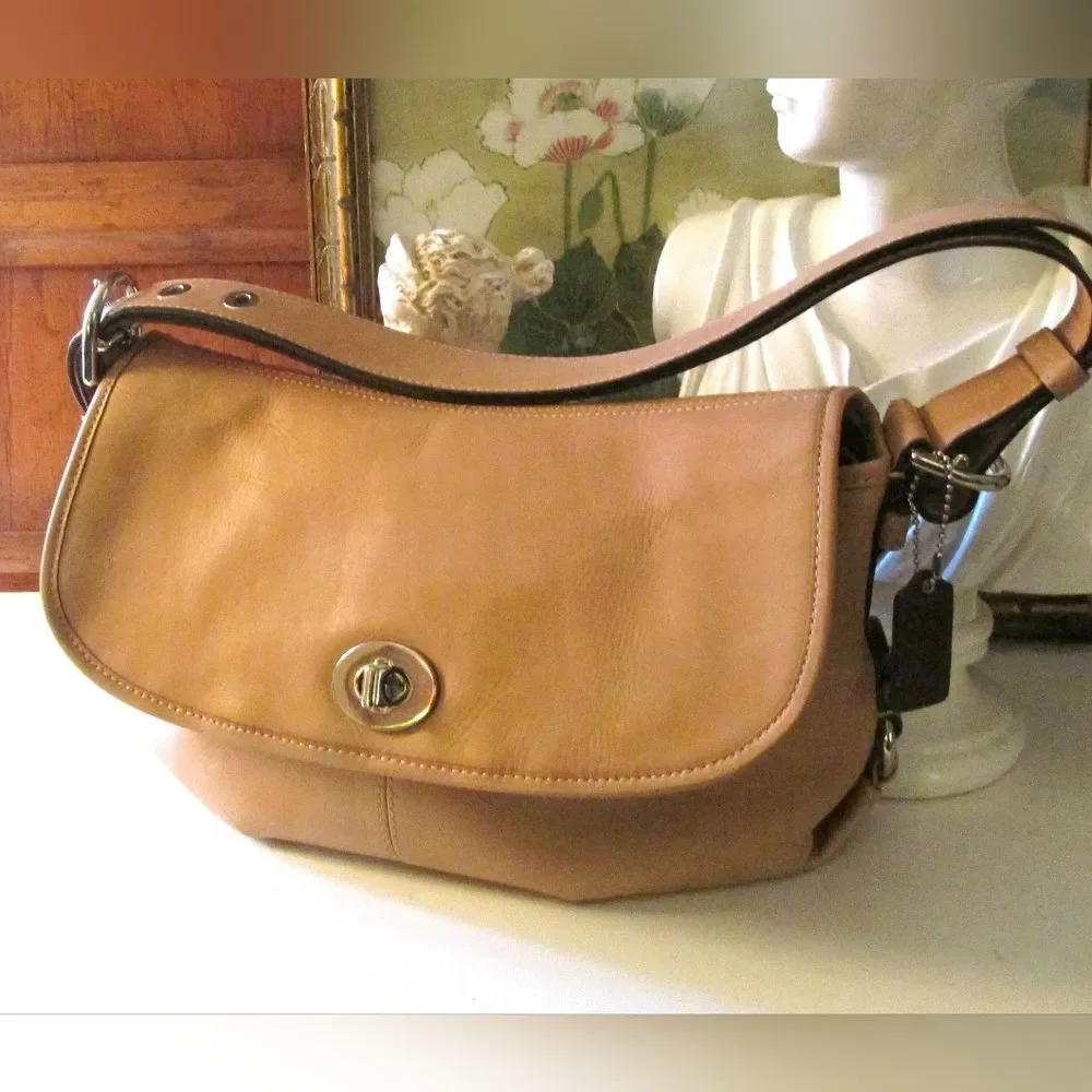Vintage COACH Designer Turn Lock Duffle Flap Bag Tan Shoulder Purse